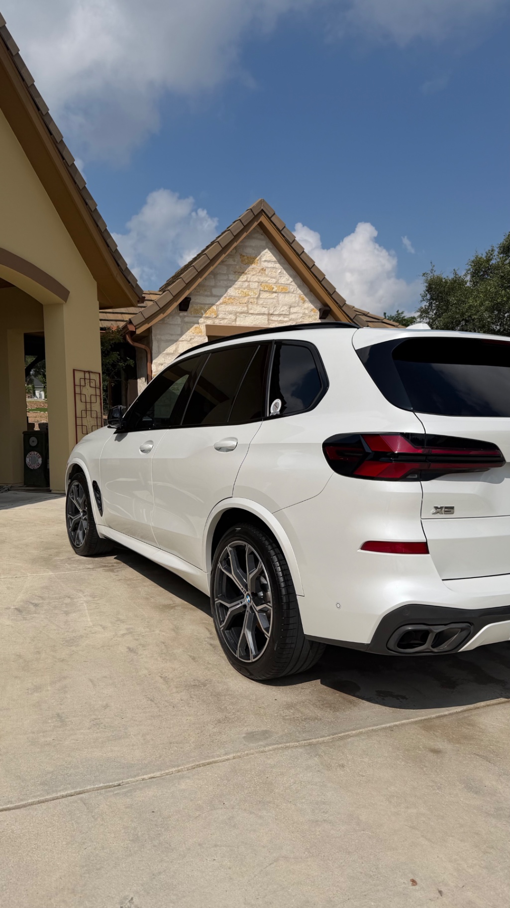 BMW X5 M — rear quarter mirror finish